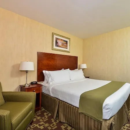 Hotel Country & By Radisson, Staten Island New York