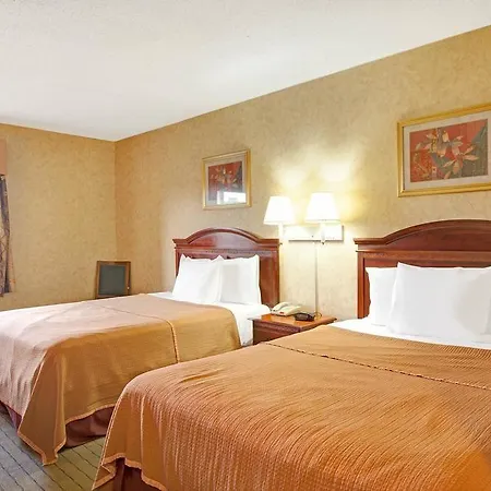 Hotel West Farms 2*