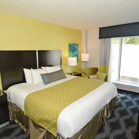 Best Western Plus Laguardia Airport Hotel 3*