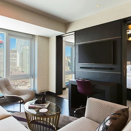 Renaissance Midtown Hotel 4*