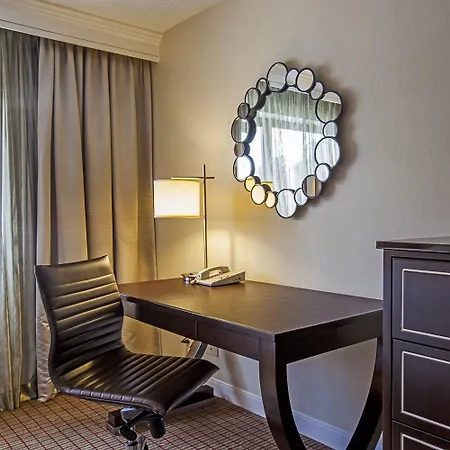 Doubletree By Hilton New York-laguardia 3*
