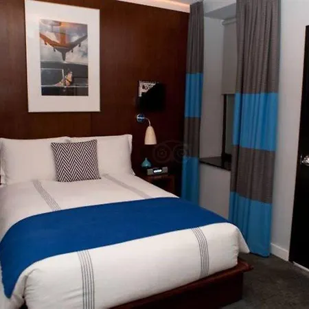 6 Columbus Park Hotel 4*