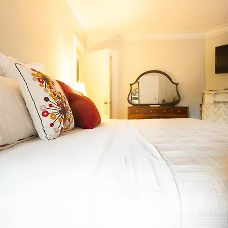 A And Fayebed And Breakfast, Inc, Bed & Breakfast New York