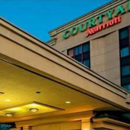 Courtyard By Marriott Laguardia Airport 3*