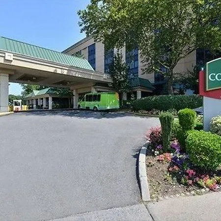 Courtyard By Marriott Laguardia Airport