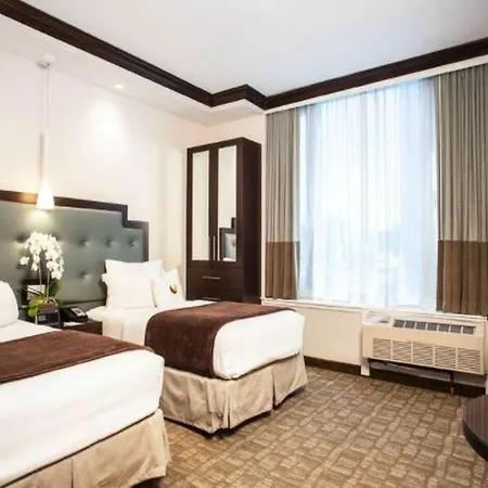 Hotel Aura Brooklyn 4*