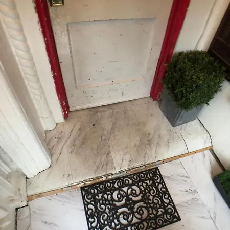 Private In Manhattan Guest house