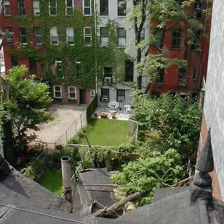 Private In Manhattan Guest house