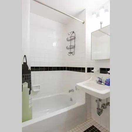 Elegant And Comfortable Apartment *