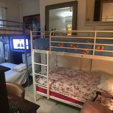 Private In Manhattan Guest house