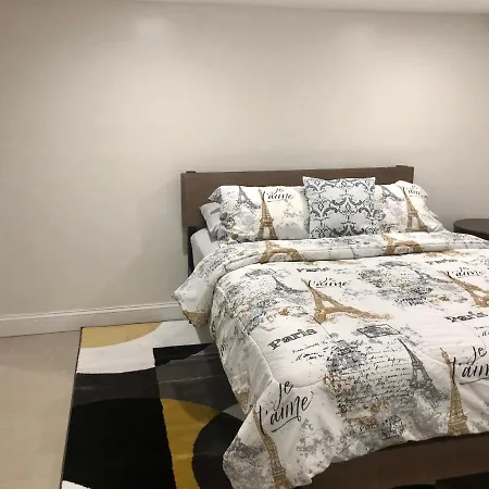 Apartment Hiddengemrosedale New York