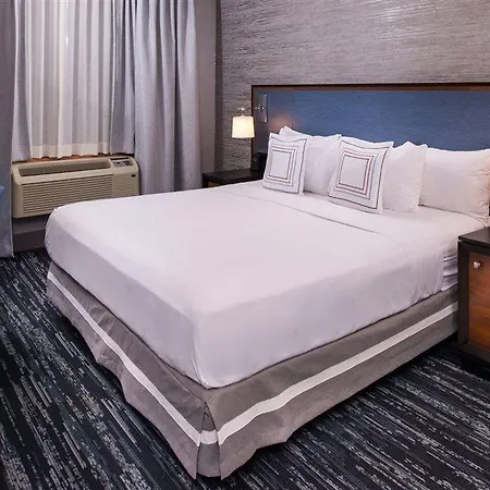 Hotel Fairfield By Marriott Manhattan Times Square 4*