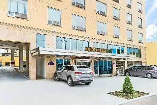 Wingate By Wyndham Long Island Hotel