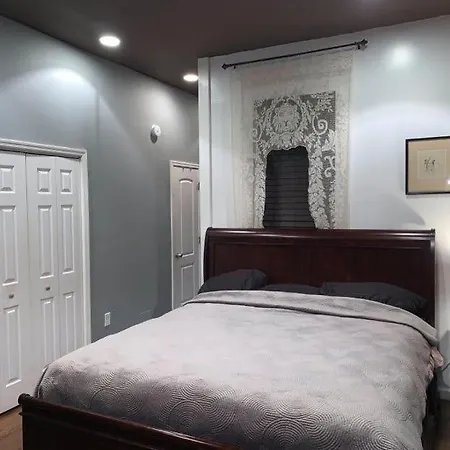 Dom-nyc Hide-a-way Guest house New York