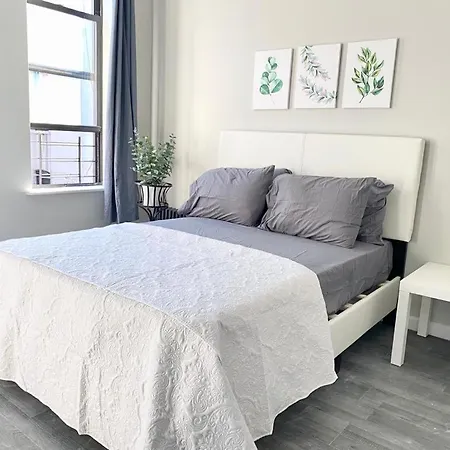 Manhattan City Hostel
