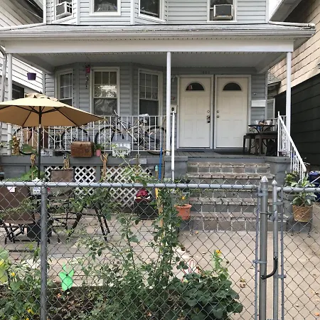 Classical American House 3 *
