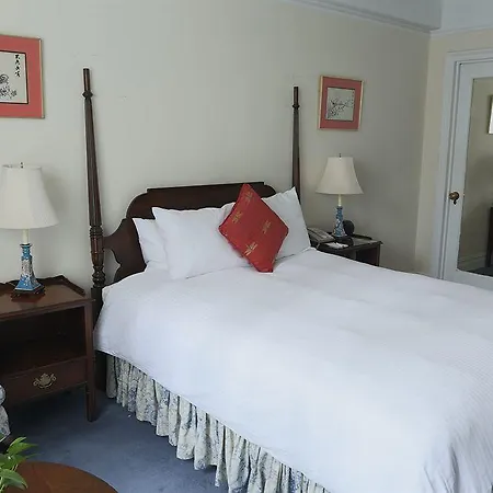 Hotel Roger Smith 3*