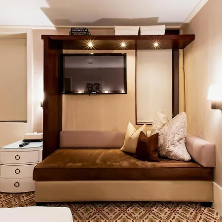 Club Hotel New York
