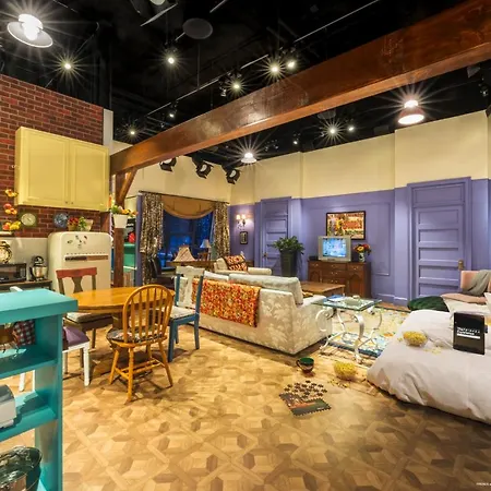 The Ultimate Sleepover At The Friends Experience * New York
