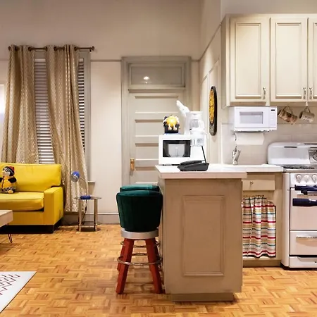 The Ultimate Sleepover At The Friends Experience * New York