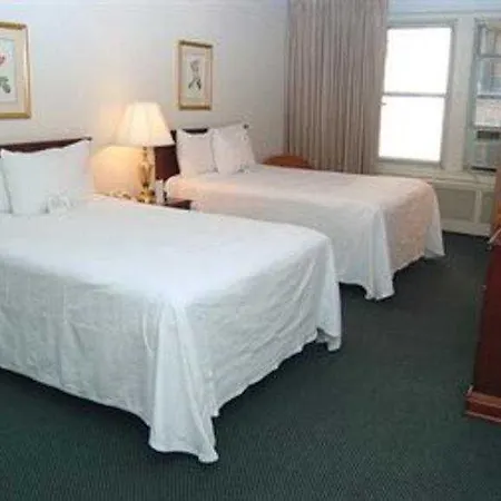 Salisbury Hotel 3*