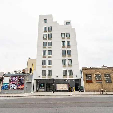 Ninety Five Fordham / St. Barnabas Hospital Hotel