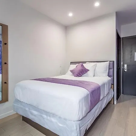 Ninety Five Fordham / St. Barnabas Hospital Hotel 4*