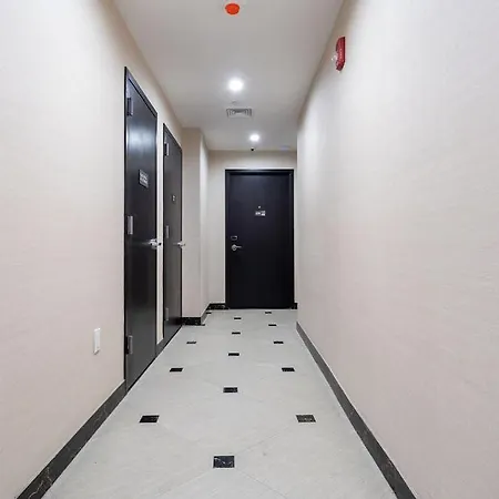 Hotel Ninety Five Fordham / St. Barnabas Hospital 4*