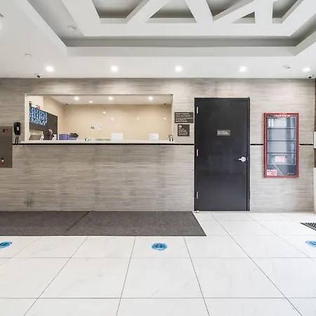 Ninety Five Fordham / St. Barnabas Hospital Hotel 4*