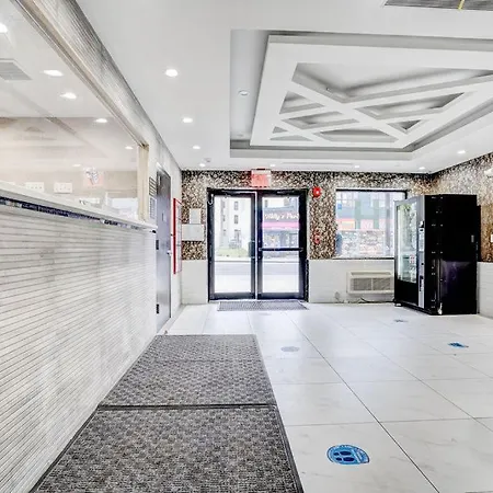 Ninety Five Fordham / St. Barnabas Hospital Hotel 4*