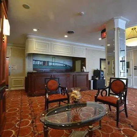 Western Queens Gold Coast Hotel