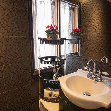 Prime Tourist Location! Midtown New York