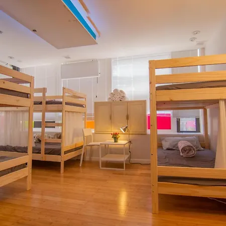 Prime Tourist Location! Midtown Hostel *