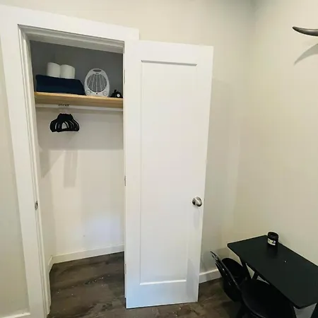 Hostel Private Bedroom In City