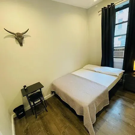 Hostel Private Bedroom In City