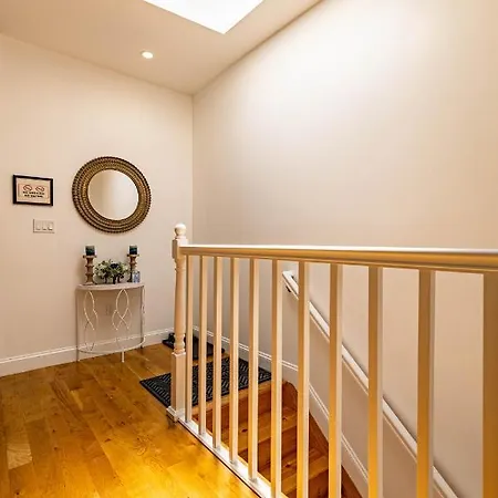 Floor With Skylight Brooklyn Homestay *