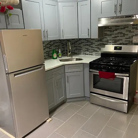 A Private In Queens Guest house
