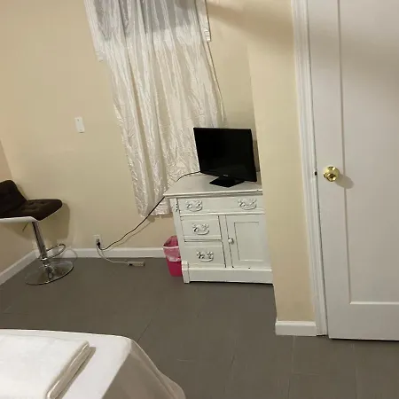 Guest house A Private In Queens New York