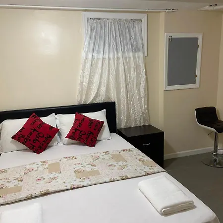 Guest house A Private In Queens New York