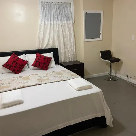 A Private In Queens Guest house *