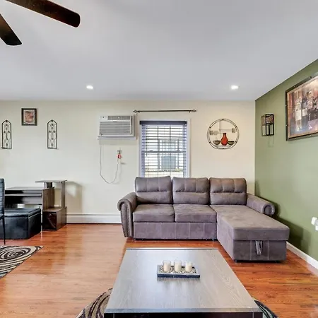 Modern Cozy 3br Just 10 Mins From Jfk! Holiday home New York