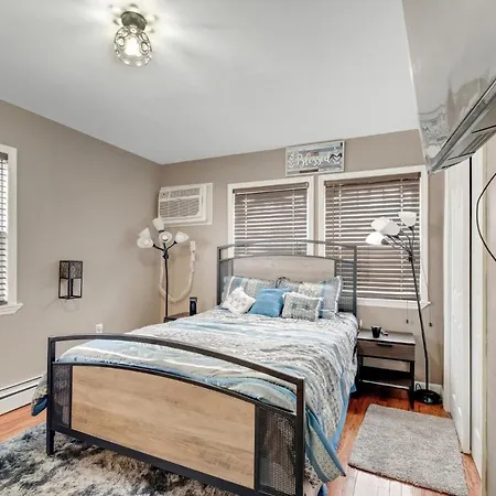 Holiday home Modern Cozy 3br Just 10 Mins From Jfk! *