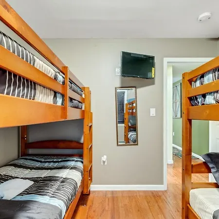 Holiday home Modern Cozy 3br Just 10 Mins From Jfk! *