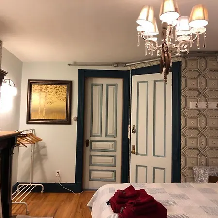 Northern Lights Mansion Bed & Breakfast 4*