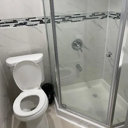 A Private In Queens Guest house