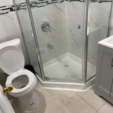 A Private In Queens Guest house New York