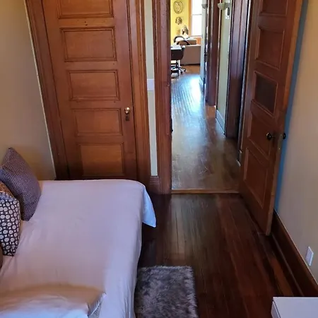 West 119th Guest Bed & Breakfast
