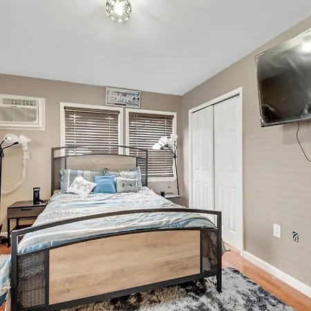 Modern Cozy 3br Just 10 Mins From Jfk!
