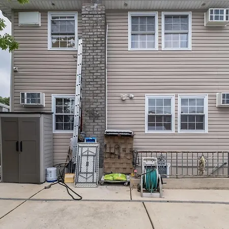 Modern Cozy 3br Just 10 Mins From Jfk! Holiday home