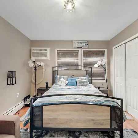 Modern Cozy 3br Just 10 Mins From Jfk! Holiday home *